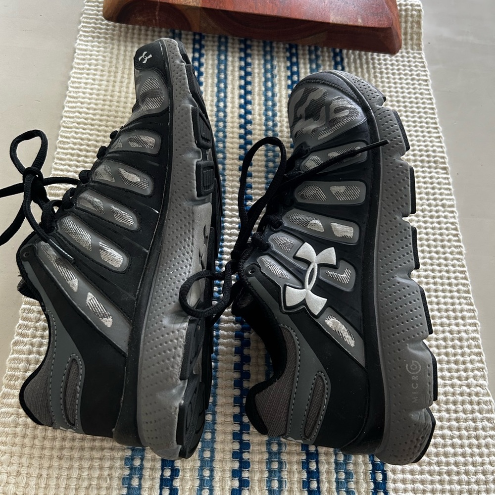 UNDER ARMOUR UA Sneakers Gray Black Camo size 7 your 8.5 woman’s